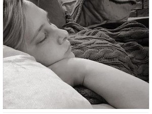 Kisah Haru di Balik Foto Seorang Ibu Hamil yang Sedang Tidur