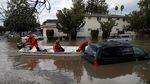 Banjir Terjang California, Puluhan Mobil Terendam
