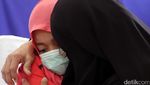 Suasana Haru Saat Anak Korban ISIS Bertemu Keluarga