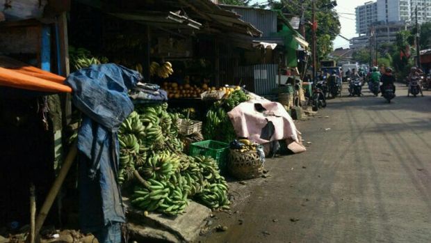 Kios-kios juga sudah buka lagi.