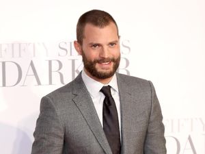 Fans Kirim Surat Aneh ke Jamie Dornan, Tuduh Punya Anak dari Dakota Johnson