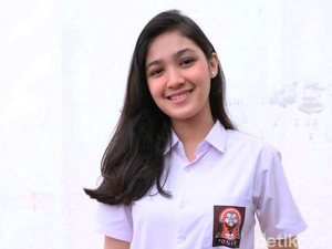 Cut Syifa Beli Konsol Game dari Penghasilan Pertama