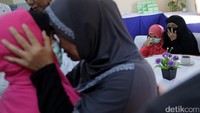 Selain Talitha, satu lagi anak korban ISIS yang diserahkan kepada keluarga adalah Karisya (13).