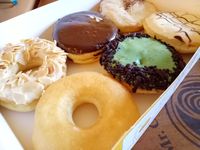 WhyNut hingga Apple Pie, Rasa Donat Modern dari Gerai 