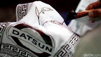 Batik Trusmi Cirebon sudah terkenal ke mana-mana. Batik Trusmi bukanlah sebuah merek, melainkan mengacu pada sebuah daerah di Plered, Cirebon. Di daerah ini memang terkonsentrasi dengan para pengusaha batik dengan berbagai merek.