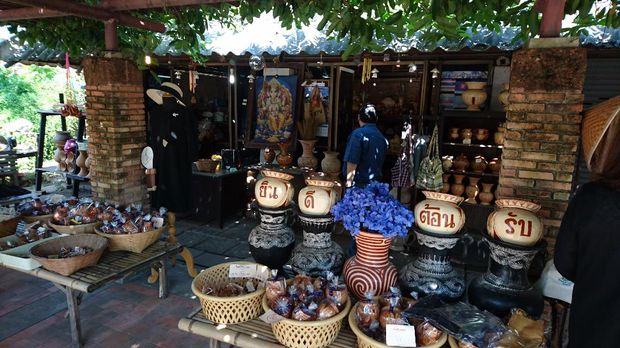 Kerajinan yang menjadi usaha sampingan warga 