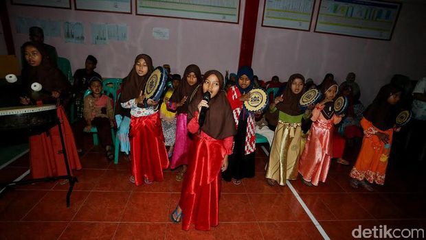 Risers Sumbang Perlengkapan Belajar untuk Madrasah