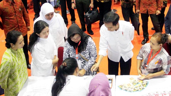 Jokowi Salurkan Bantuan Pangan Non Tunai