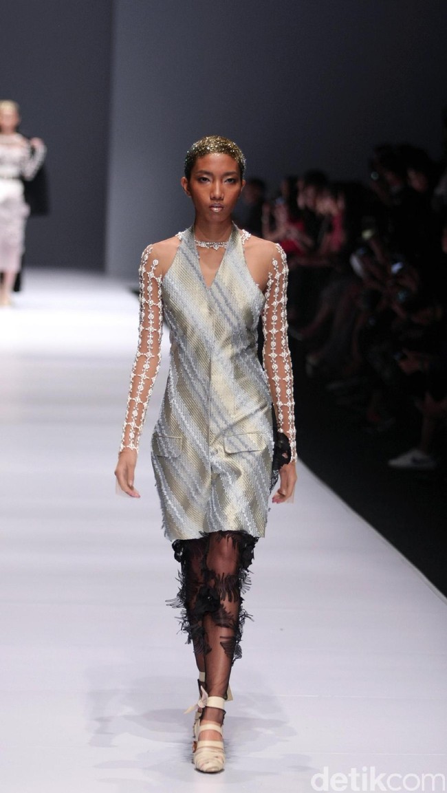 Koleksi Toton Januar for Dewi Fashion Knight [DFK] di Jakarta Fashion Week 2017. Senayan City. Jakarta. [Foto: Mohammad Abduh/Wolipop]