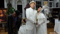 Sutradara Nano Riantiarno mengatakan lakon yang sudah dipentaskan dua kali itu masih relevan dengan kejadian masa kini. Pool/Tia Agnes/detikFoto.