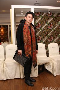 Rinaldy A. Yunardi, desainer aksesori Indonesia yang karyanya sering dipakai selebriti dunia.