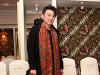 Bangga! Desainer Indonesia Rinaldy Yunardi Raih Penghargaan Fashion Dunia