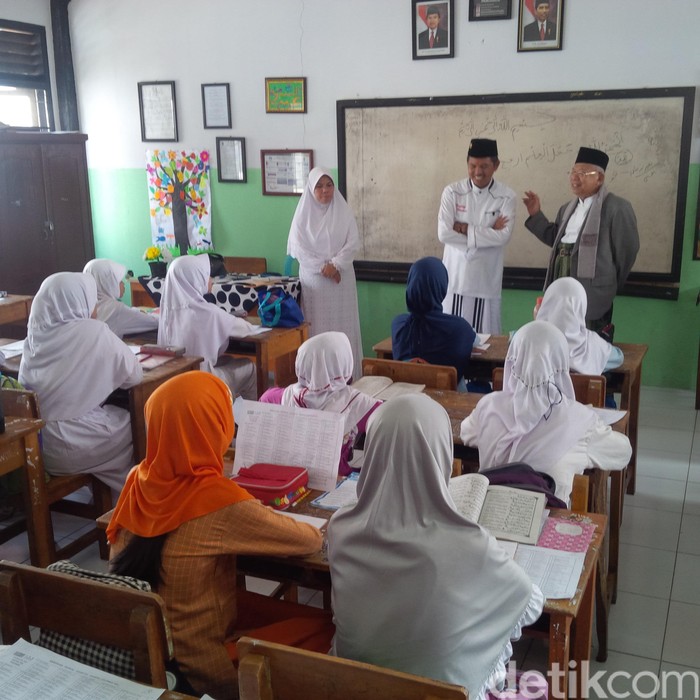 Maruf Amin Puji Program Pembelajaran Kitab Kuning di Purwakarta