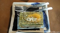 Selain watermelon cake, ada juga cake green tea yang juga memiliki rasa yang tak kalah enaknya. Rasa green tea kue ini menyatu sempurna dan tidak bikin eneg. Manisnya pas dan tidak berlebihan (Wahyu/detikTravel)