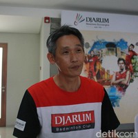 Fung Permadi adalah seorang mantan pemain bulu tangkis Indonesia di era 1990-an. Ia merupakan salah satu atlet berprestasi hasil binaan PB Djarum Kudus. Karena jarang memperoleh kesempatan untuk diikutkan dalam kejuaraan internasional, Fung kemudian pindah menjadi warga negara Taiwan dan bermain untuk negara tersebut. Sebagai pemain Taiwan, ia berhasil menjuarai beberapa kejuaraan. Setelah berhenti sebagai pemain bulu tangkis, Fung kemudian berkarier sebagai pelatih dan kini menjadi Manajer Tim PB Djarum. Dok. Femi Diah/DetikSport.