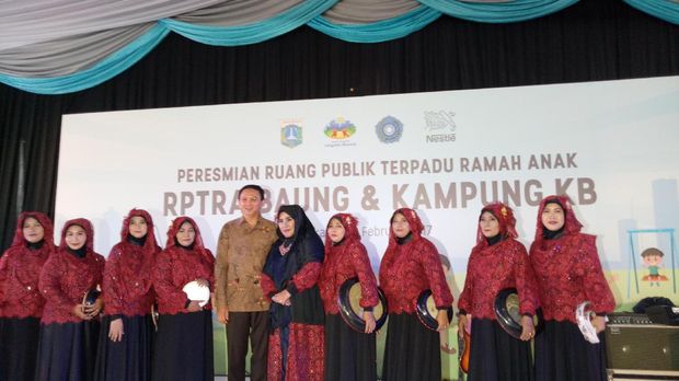 Ahok disambut musik kasidah.