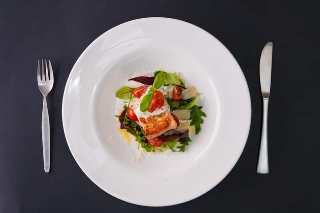 9 Trik Ini Bisa Membantu Anda Makan dengan Porsi Kecil (1)