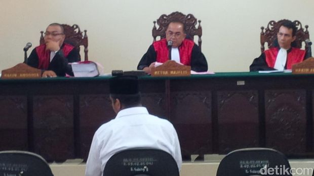  SP Ramanathan alias Vijay, menjalani sidang perdana di Pengadilan Negeri Kraksaan, Probolinggo, Jawa Timur terkait kasus penipuan yang melibatkan Dimas Kanjeng, Kamis (23/2/2017)