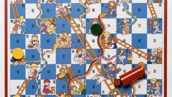 Ular tangga, mainan wajib ketika musim liburan tiba. Foto: istimewa