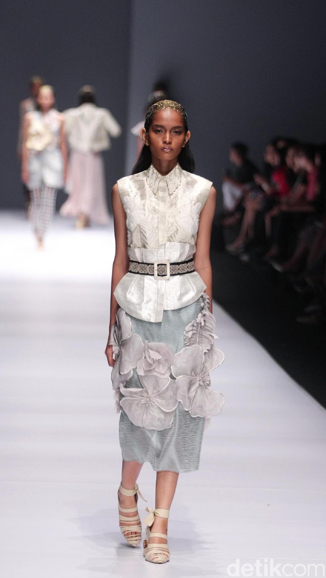 Koleksi Toton Januar for Dewi Fashion Knight [DFK] di Jakarta Fashion Week 2017. Senayan City. Jakarta. [Foto: Mohammad Abduh/Wolipop]