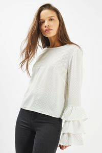 5 Blus & Kemeja Putih yang Tak Membosankan untuk Dipakai Bekerja