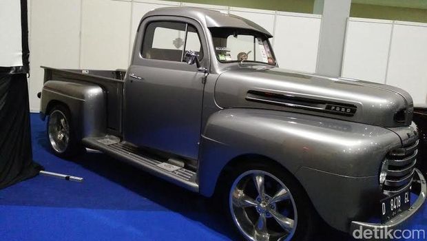 Puluhan Mobil Modifikasi Adu Tampang dan Teknologi