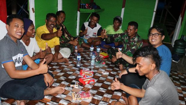 Menjaring Ikan dengan Cahaya Lampu