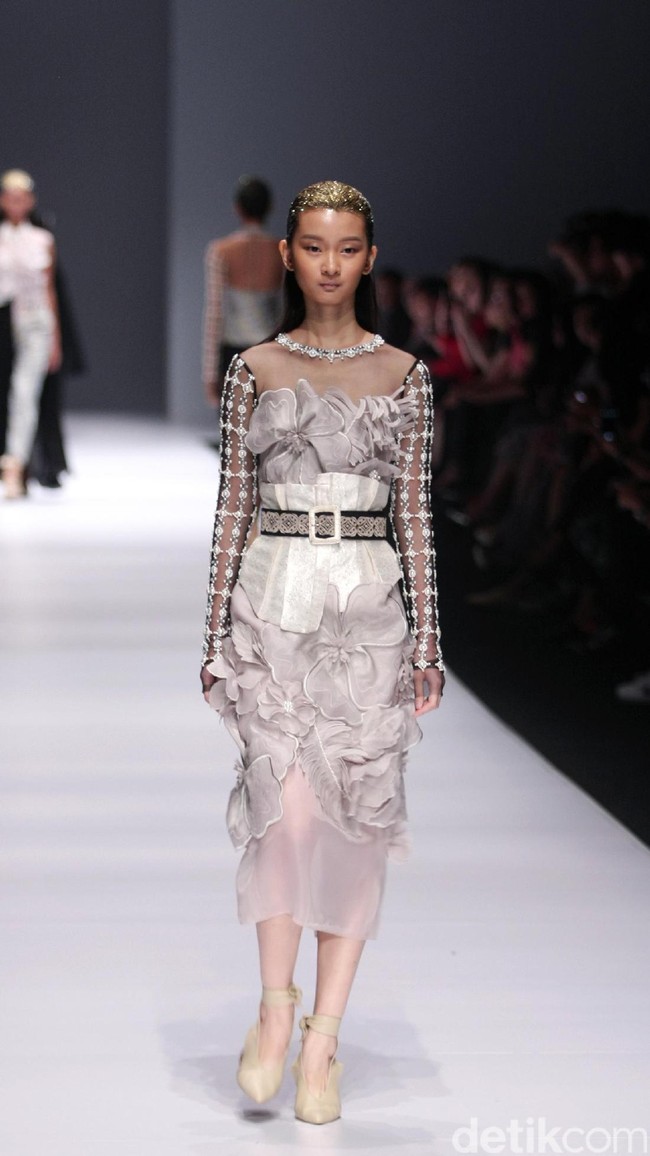 Koleksi Toton Januar for Dewi Fashion Knight [DFK] di Jakarta Fashion Week 2017. Senayan City. Jakarta. [Foto: Mohammad Abduh/Wolipop]