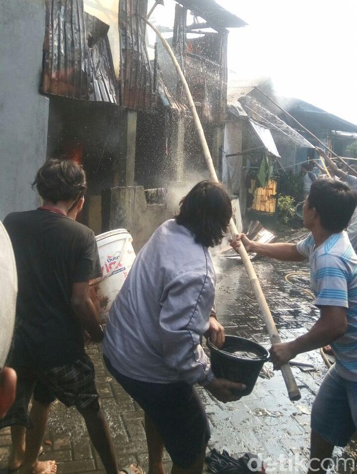 Kebakaran Hanguskan 2 Unit Kontrakan di Tangerang