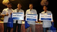Juara 1 Faisal dengan hadian kamera GoPro, juara 2 Yogi Ario mandapat samsung galaxy J2 dan juara 3 Ariel memperoleh kamera Xiamo Yi.