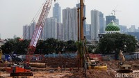 Proyek Pemprov DKI Jakarta dan Kementrian PU ini untuk membangun pasar 3 lantai yang lebih modern plus tower rusunawa di atas bangunan pasar.
