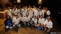 12 Risers yang mengikuti ekspedisi mengaku puas dengan perjalanan kali ini, entah itu dari aspek wisatanya maupun kuliner khas Cirebon yang sudah mereka cicipi. Bahkan dari risers yang memang tinggal di Cirebon. Ada dari mereka yang baru bisa makan bareng Sultan Kacirebonan.