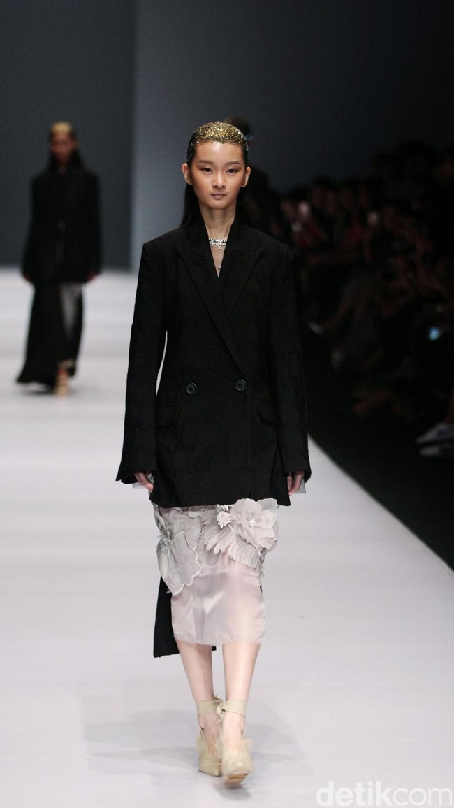 Koleksi Toton Januar for Dewi Fashion Knight [DFK] di Jakarta Fashion Week 2017. Senayan City. Jakarta. [Foto: Mohammad Abduh/Wolipop]