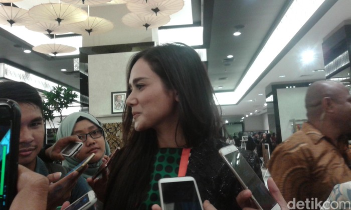 Mulan Jameela Tanggapi Foto Pernikahan Ahmad Dhani dan Maia di Sosmed