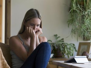 Hapus Stigma Seperti Ini Agar Orang yang Depresi Tak Malu Curhat