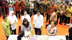 Jokowi Salurkan Bantuan Pangan Non Tunai