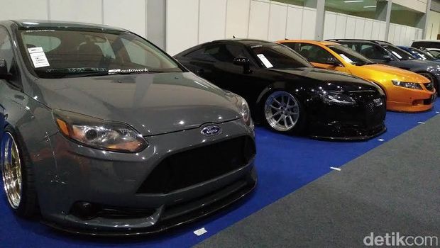 Puluhan Mobil Modifikasi Adu Tampang dan Teknologi