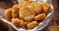 Wah, Enaknya! Pria Ini Lamar Kekasihnya dengan Kotak Berisi Chicken Nugget