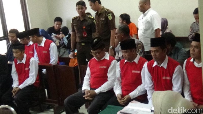 3 Terdakwa Pembunuhan Santri Dimas Kanjeng Dituntut Seumur Hidup