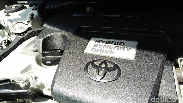 Toyota Camry dan Alphard hybrid
