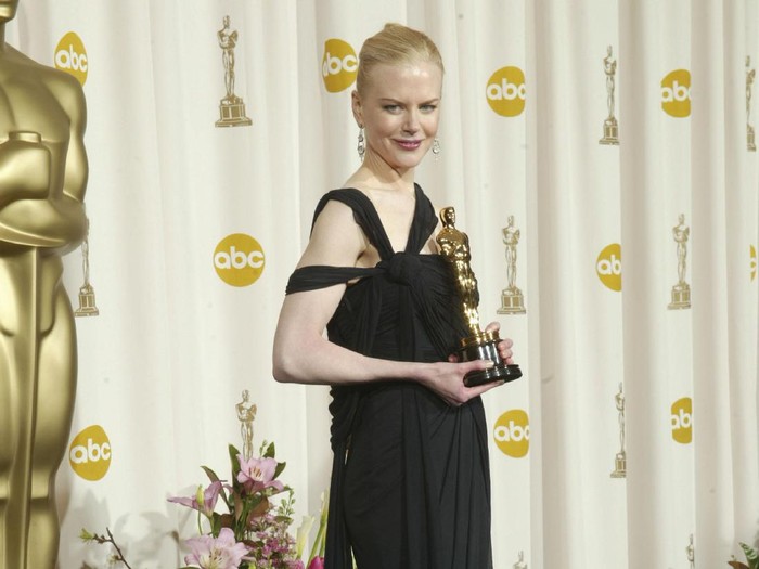 HOLLYWOOD - MARCH 23:  Actress Nicole Kidman poses with her Best Actress award for 