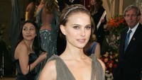 Sedangkan Natalie Portman mulai tampil di Oscar pada tahun 2005. Vince Bucci/Getty Images/detikFoto.