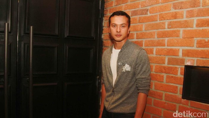 Nicholas Saputra di premiere Interchange