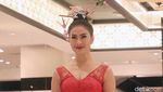 Aksi Vicky Shu hingga Iis Dahlia Saat Jadi Model