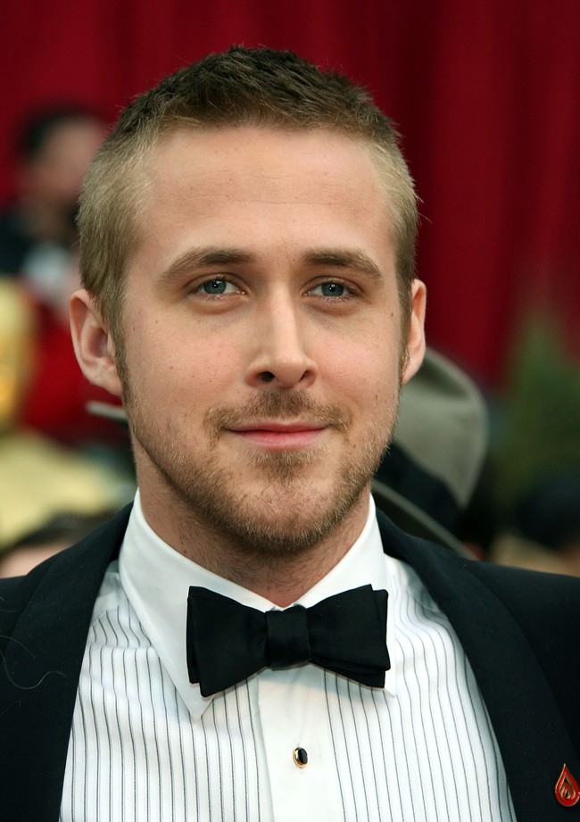 Ryan Gosling pernah bercerita kalau rumahnya di masa kecil dulu dihantui. Itulah sebabnya ia dan keluarganya memutuskan pindah dari rumah seram itu. Foto: Frazer Harrison/Getty Images