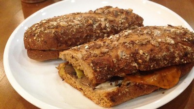 Mencicip Steak Sandwich Enak Bersama Turtle Mocha Segar