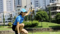 Menurut bintang film Trinity, The Nekad Traveler itu, golf bisa membantu kita untuk menjaga fokus.