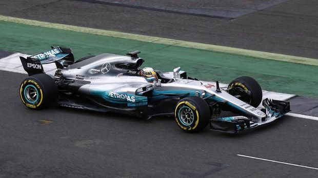 Mercedes Luncurkan Mobil Baru untuk F1 2017