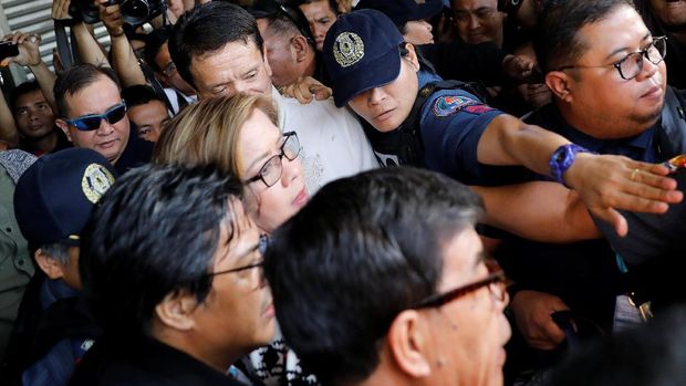 Leila de Lima saat ditangkap di kantornya