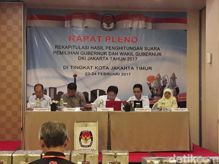 Rekap di KPUD Jaktim, Tim Agus-Sylvi Laporkan 25 Suket Bermasalah